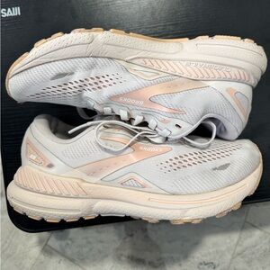 Brooks Adrenaline GTS 23 Women's Athletic Shoes - White and Peach